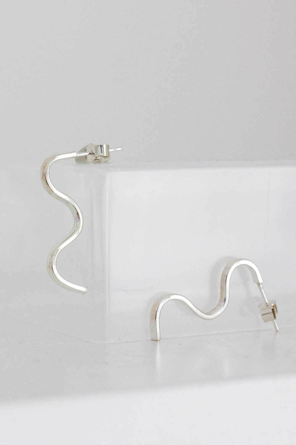 wiggle stud earrings