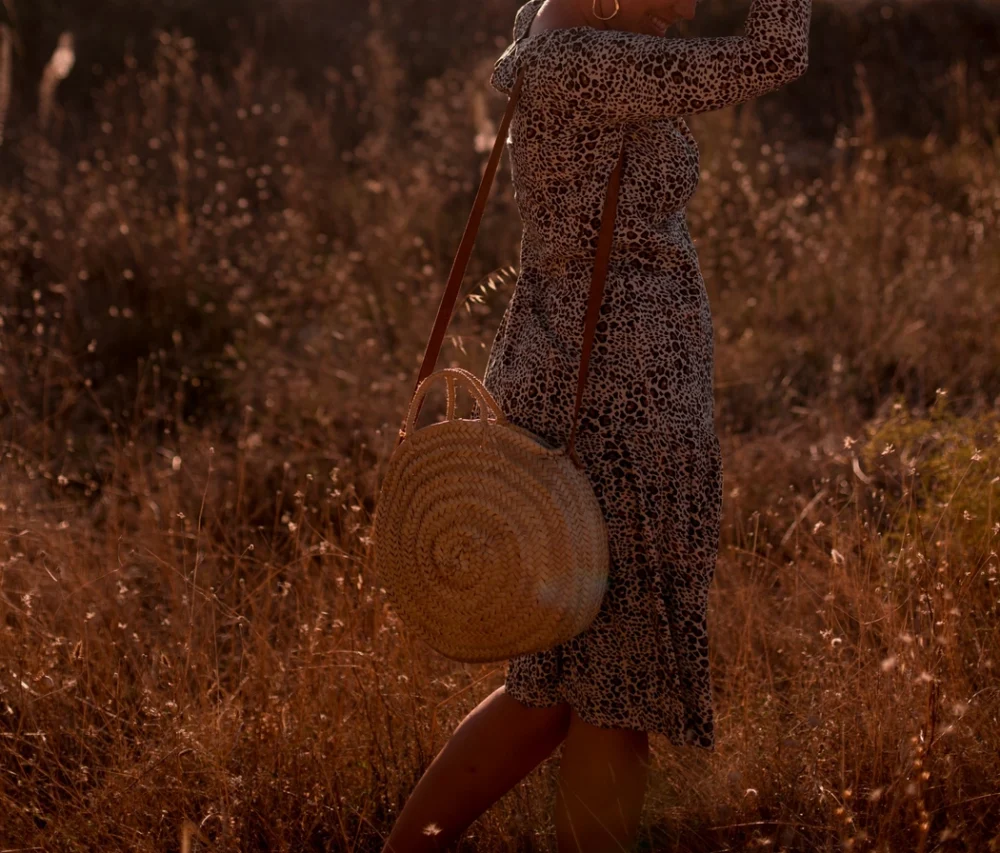 Summer Straw Round Shoulder Bag with Leather Strap - Image 4